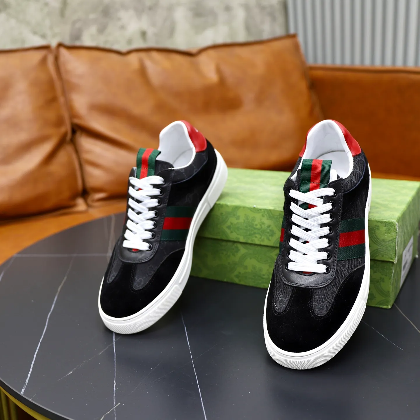 Ex-factory price: 440💰🙅‍♂️🙅‍♂️🙅‍♂️ Brand: GUCCI Standard code: 38-44 (45 customized) Grade: Same as the official website Material: Original material splicing Comfortable and breathable lining Lightweight and wear-resistant sports outsole Style category: Men's fashionable casual shoes Running sneakers Distinguished luxury brand elements Top luxury Color: actual picture color